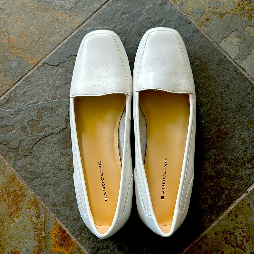 Women’s Bandolino white loafers 6.5
